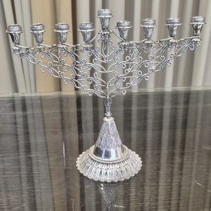 חנוכיה מכסף טהור